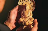 伝統の技を受け継いだ彫師により心を込めた特注仏像も承ります。